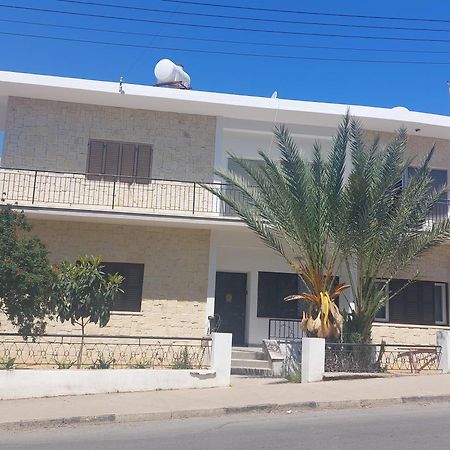 Secret Garden Guest House 04 Famagusta  Bagian luar foto